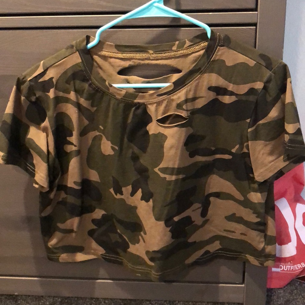 Camo-print crop shirt